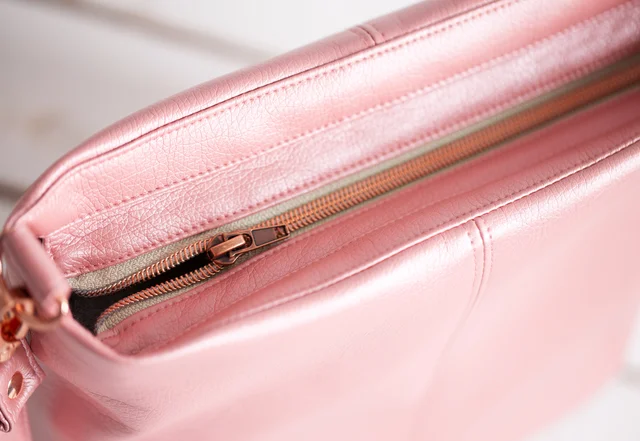 Nähanleitung Tasche mit Reißverschluss aus Kunstleder selbernähen