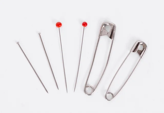 Stecknadeln und Sicherheitsnadeln Quilt gebogen