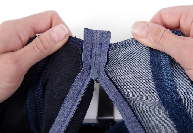 Kissen nähen Reißverschluss einfädeln mit Wonderzip