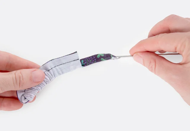 Ohrenschlaufen für Mund-Nasen-Schal wenden