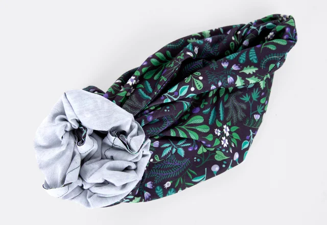 Schlauchschal durch Wendeöffnung wenden