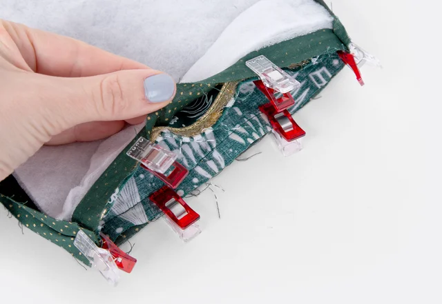 Nikolausstiefel nähen - Futter an Oberstoff nähen