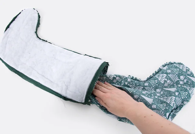 Nikolausstiefel nähen - Futter an Oberstoff nähen Nikolausstiefel nähen - Futter an Oberstoff nähen