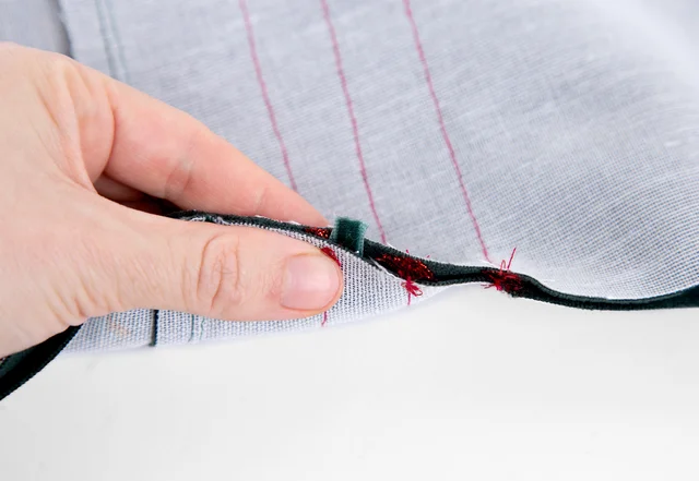 Weihnachtsstrumpf nähen -  Band einarbeiten