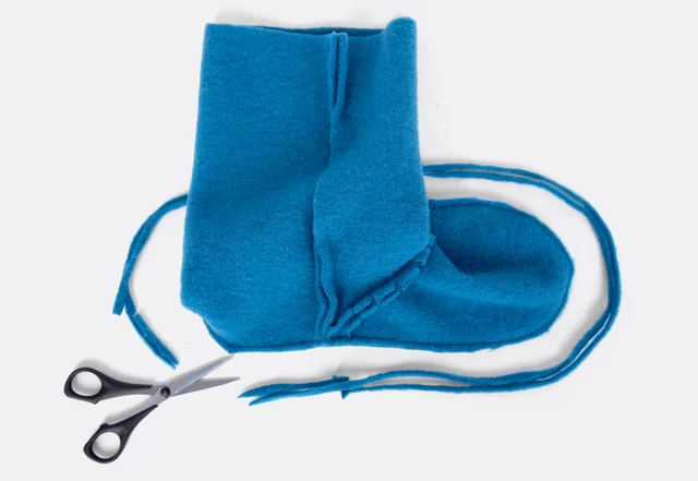 Hausschuh-Stiefel nähen: Nahtzugabe zurück schneiden