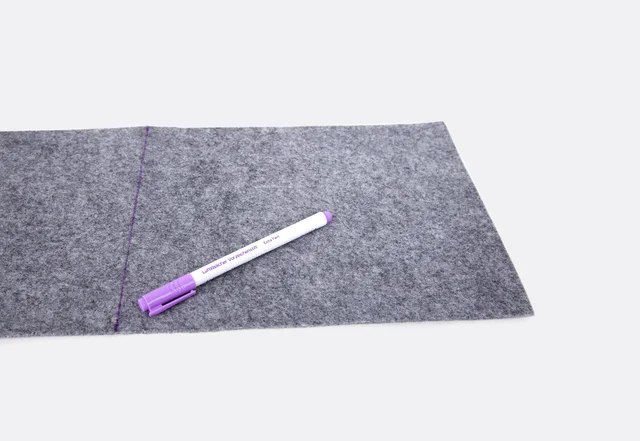 Tablettasche: Mitte am Filzstoff markieren