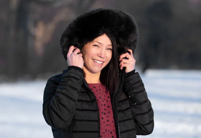 Damenmantel mit Kapuze und Fellkragen selbernähen