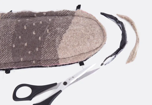 Fellkapuze nähen: Nahtzugabe an Rundung zurück schneiden