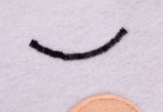 Fuchs Gesicht Auge mit Zickzack-Naht aufnähen Anleitung