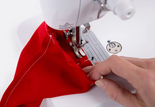 Rote Zipfelmütze für Wichtel mit Nähmaschine nähen