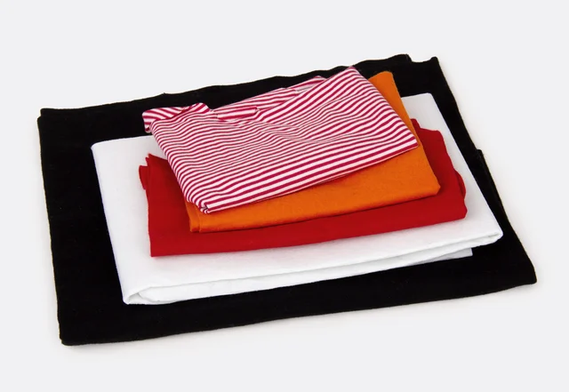 Stoffreste und Filz für Weihnachtsapplikation