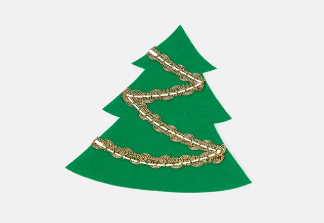 Weihnachtsbaum aus Filz mit Borte nähen