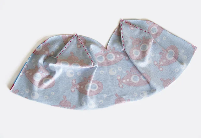 kostenloses Schnittmuster Wendemütze Mitte offen