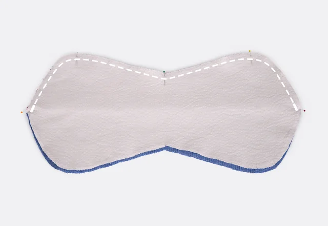 DIY Nackenkissen Anleitung Stecken der zweiten Seite