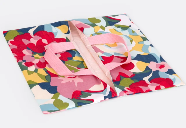 Tragetasche für Kuchenform mit Henkeln aus Blumenstoff