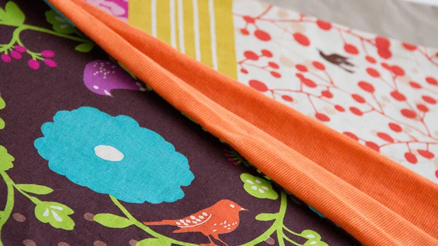 Zwei Stoffe für einen Loopschal