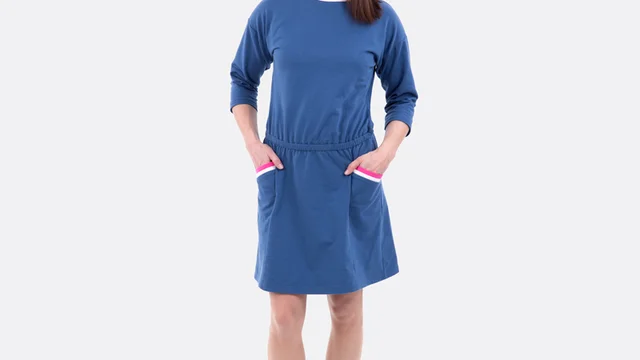 Sweatkleid Schnittmuster Anleitung Retrostreifen sportliches Outfit Sweatkleid Schnittmuster Anleitung Retrostreifen sportliches Outfit