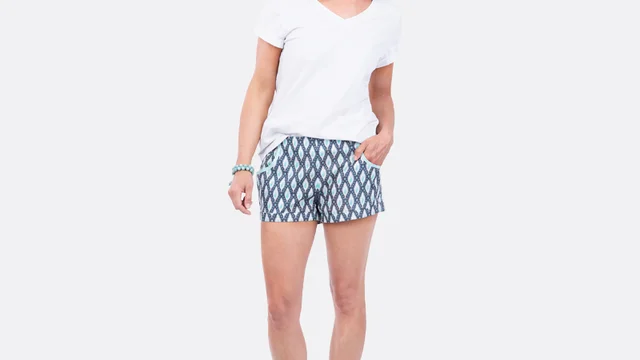 Schnittmuster Anleitung Sommerhose kurz mit Ethno Stoffmuster Schnittmuster Anleitung Sommerhose kurz mit Ethno Stoffmuster