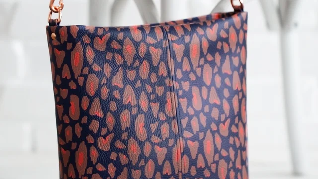 Schnittmuster Tasche - aus Kunstleder mit Leo-Muster nähen