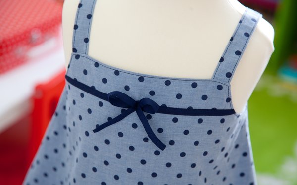 Upcycling-Projekt Bluse wird Kinderkleid
