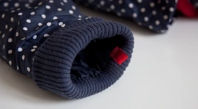 Ärmelbündchen mit Schlaufe für Handschuhe Ärmelbündchen mit Schlaufe für Handschuhe