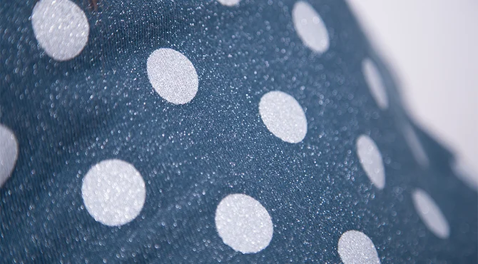 Sweatshirtstoff mit Polkadots silber