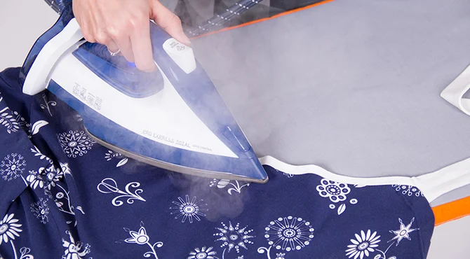 Wickelkleid Ausschnitt bügeln