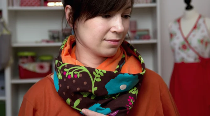 Schnittmuster Nähanleitung gratis Loopschal aus zwei Stoffen