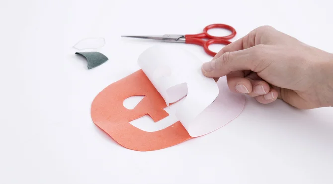 Nähanleitung Halloween Patches Folie abziehen