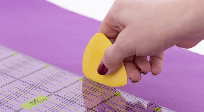 Markierungen mit Schneiderkreide vornehmen