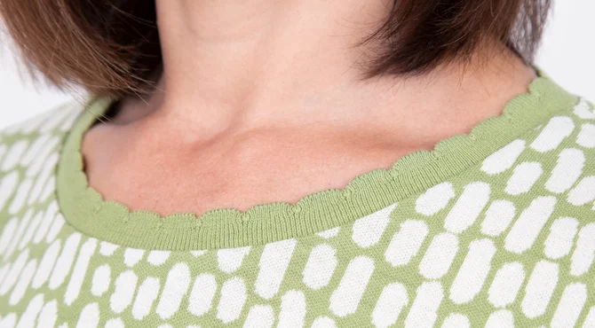 Schnittmuster Pullover nähen lernen Halslochbündchen Bogenkante