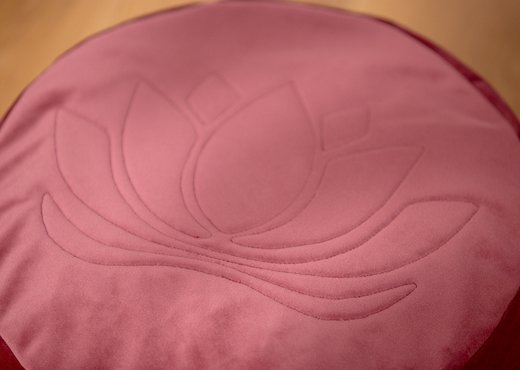 Anleitung Yogakissen Lotusblüte Samtstoff rosa