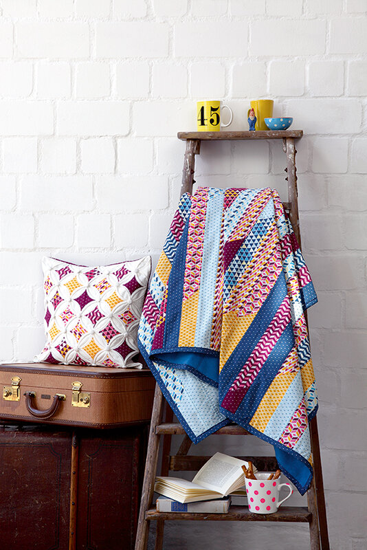 Decke und Kissen in Patchwork-Optik Decke und Kissen in Patchwork-Optik
