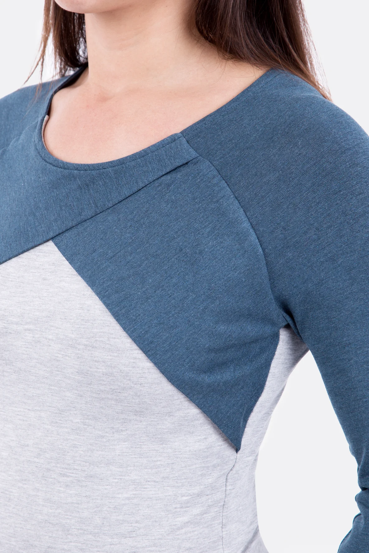 schnittmuster_damen_raglanshirt_ausschnitt_wickeloptik_blau Thumbnail
