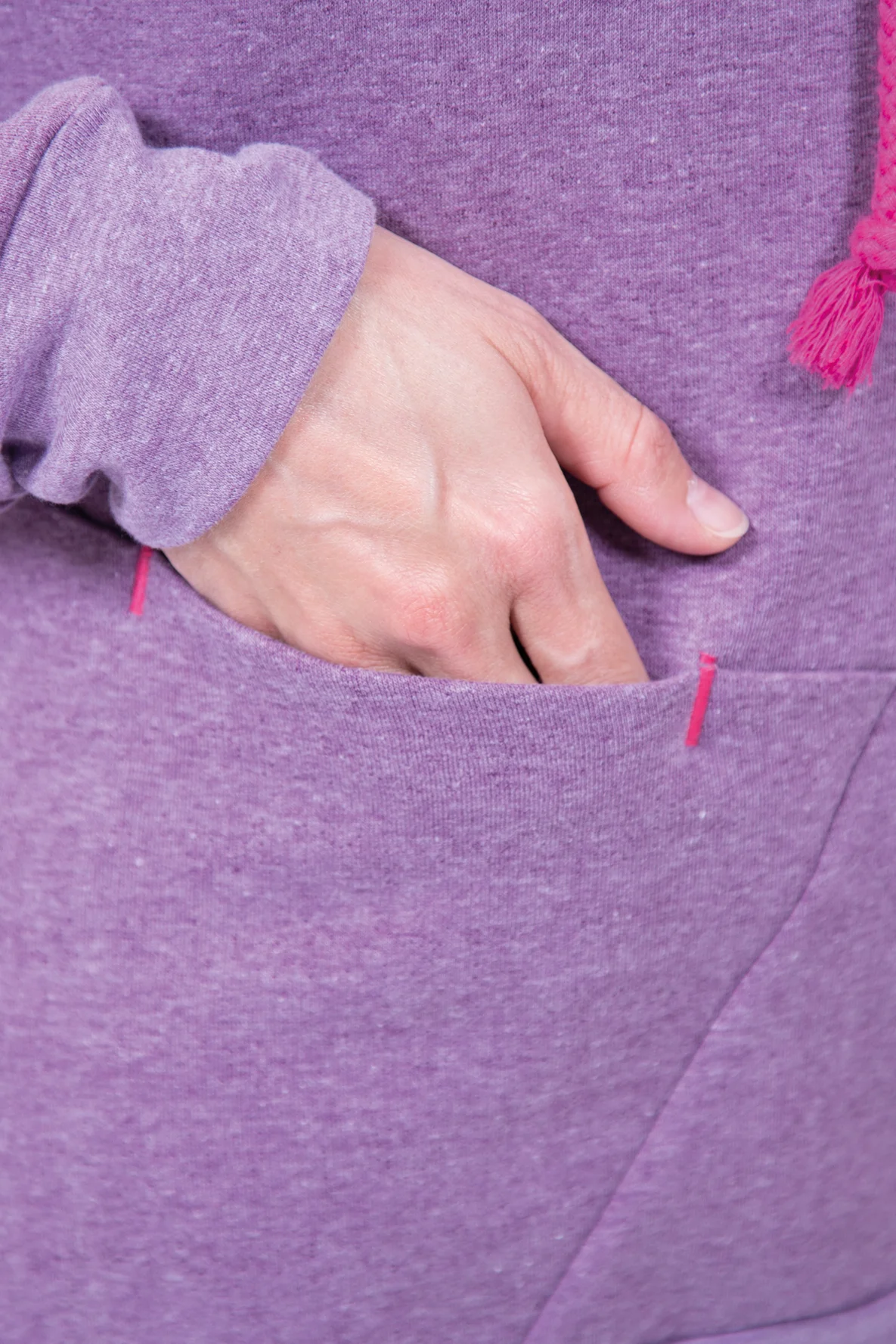 schnittmuster_naehanleitung_damen_hoodie_teilung_eingriffstasche_abgesteppt Thumbnail
