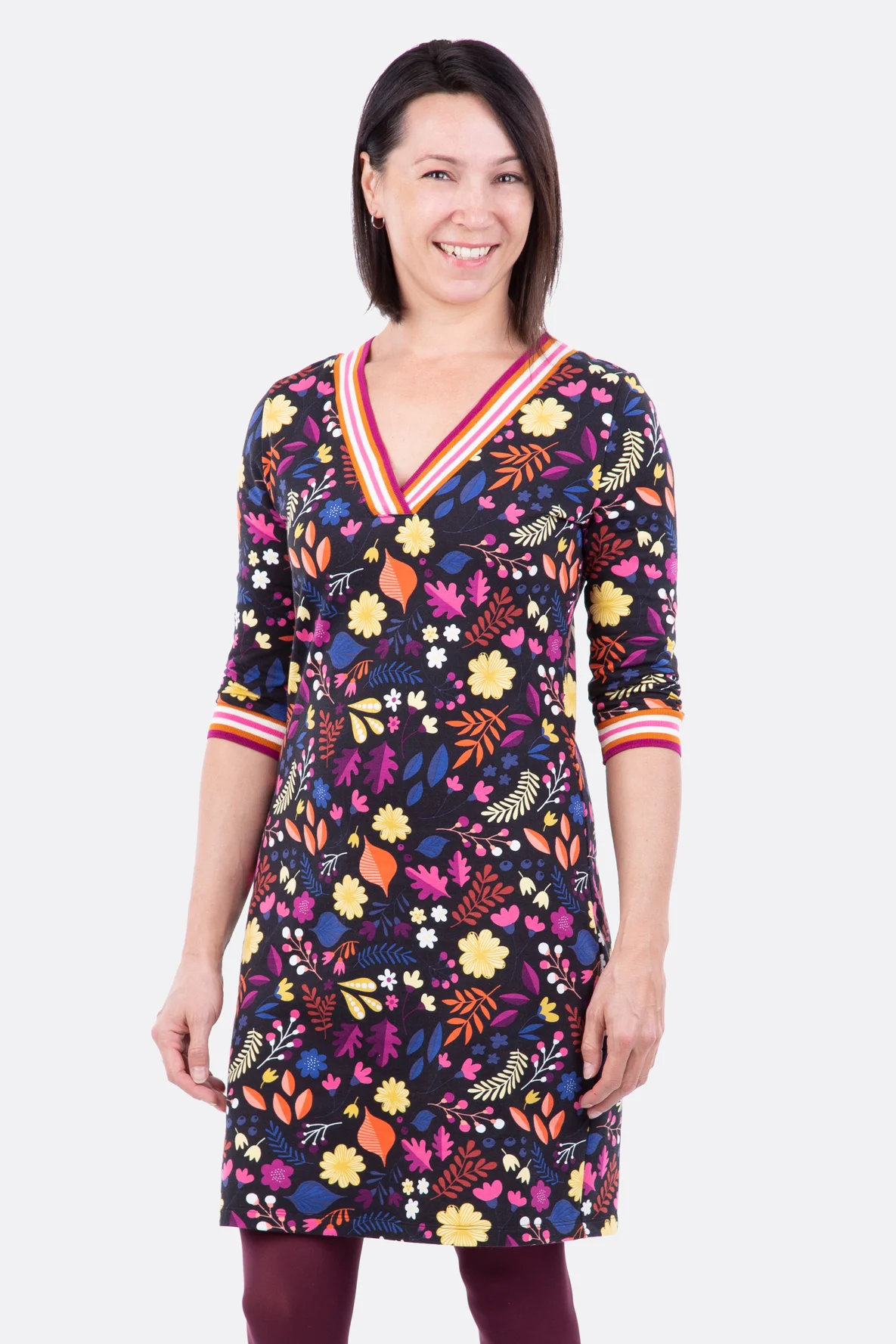 Schnittmuster Sweatkleid Fertigbündchen V-Ausschnitt Nähanleitung