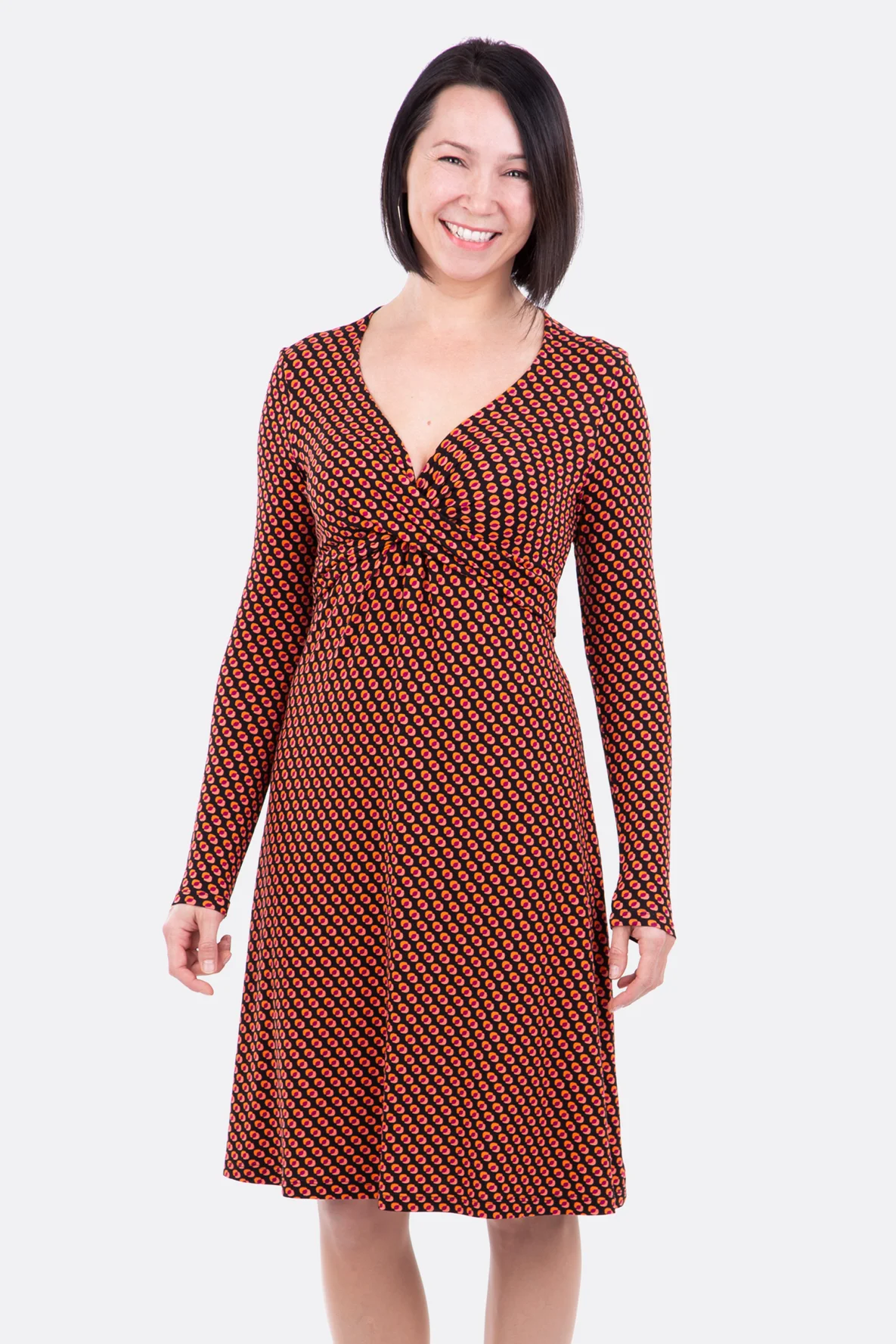 Schnittmuster Damenkleid Ausschnitt Wickeloptik Knoten jersey Geomuster