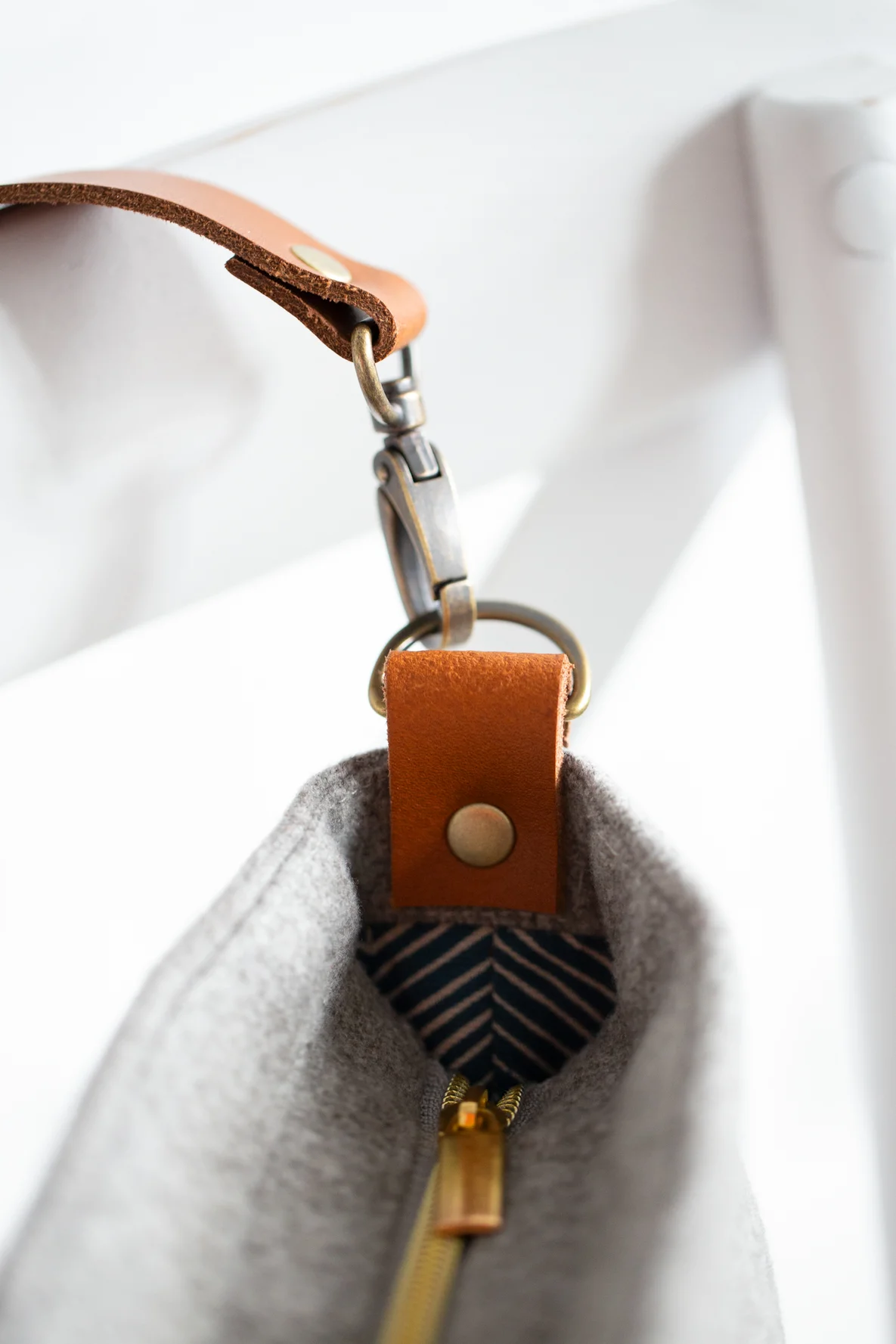 Schnittmuster Louise - DIY Tasche mit Reißverschluss, Lederriemen Nieten