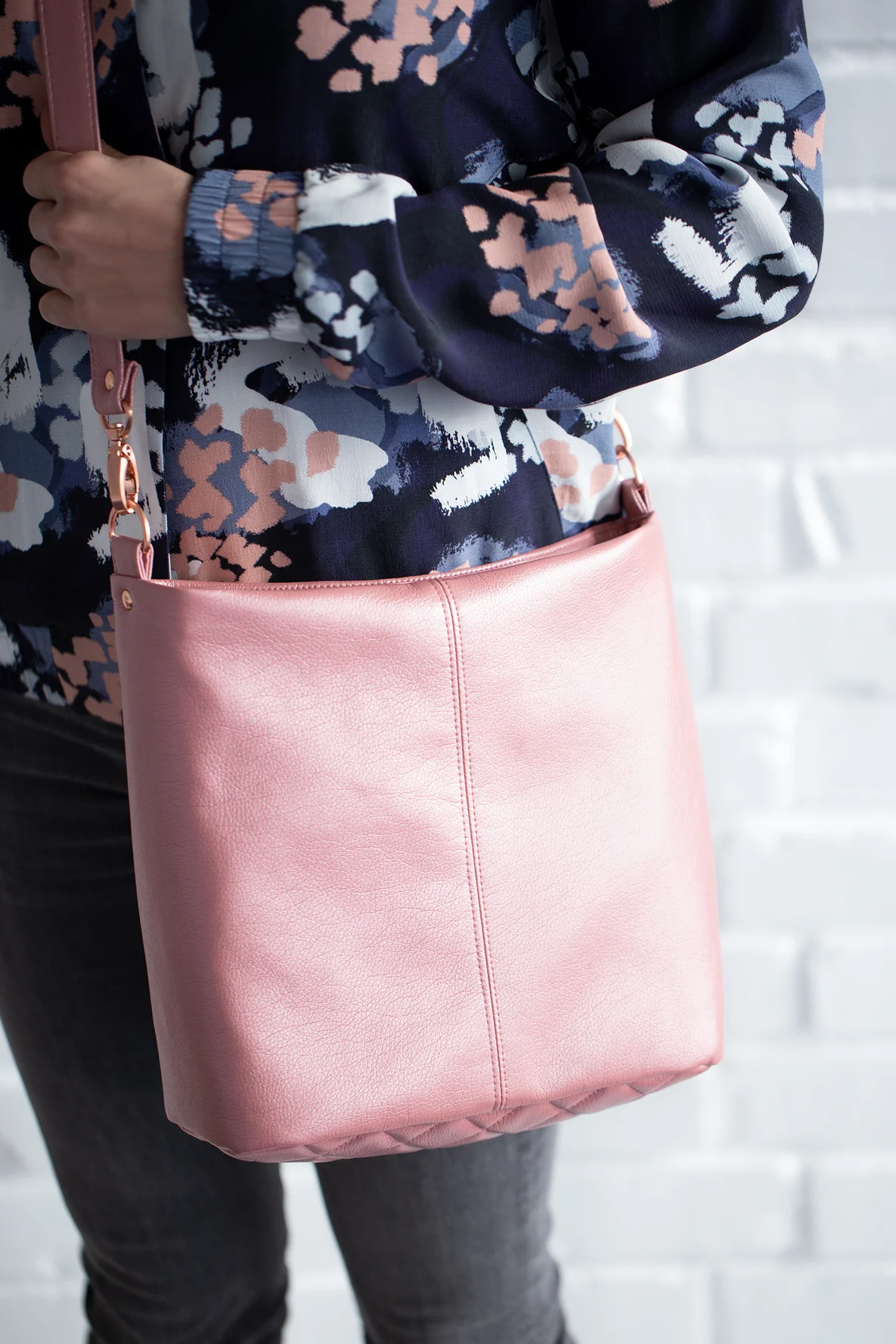 Schnittmuster Tasche Annie nähen aus Kunstleder mit Reißverschluss