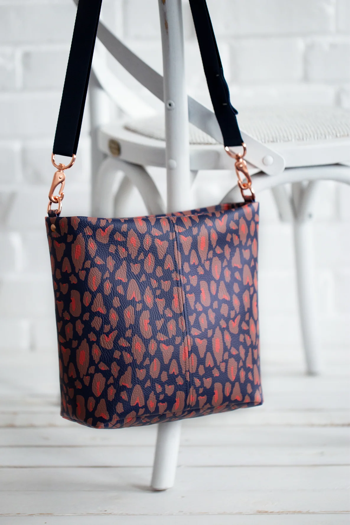 Umhängetasche Anleitung Tutorial Kunstleder Karabiner Reißverschluss