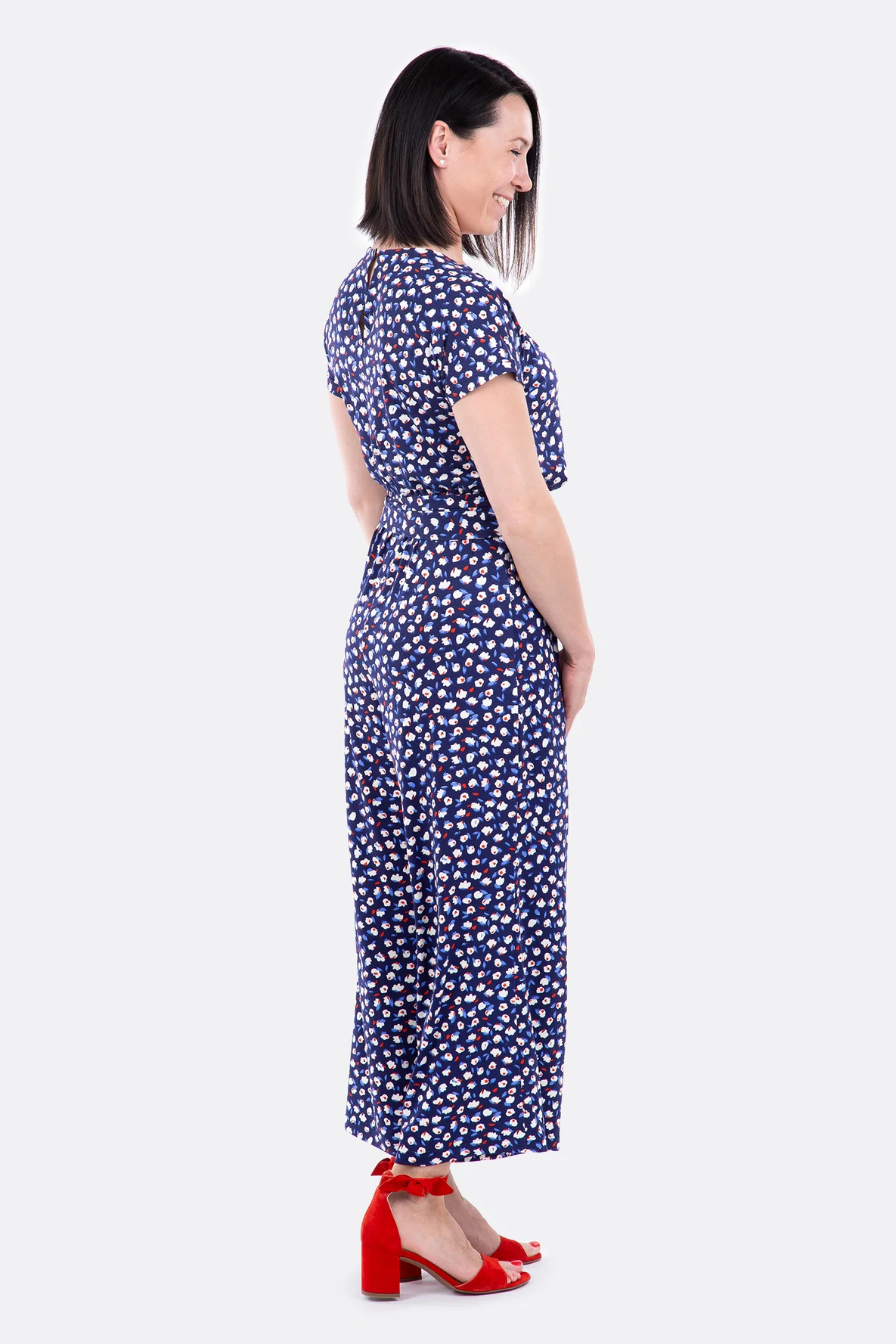 Schnittmuster Damen Jumpsuit aus Viskosejersey mit weiten Beinen nähen