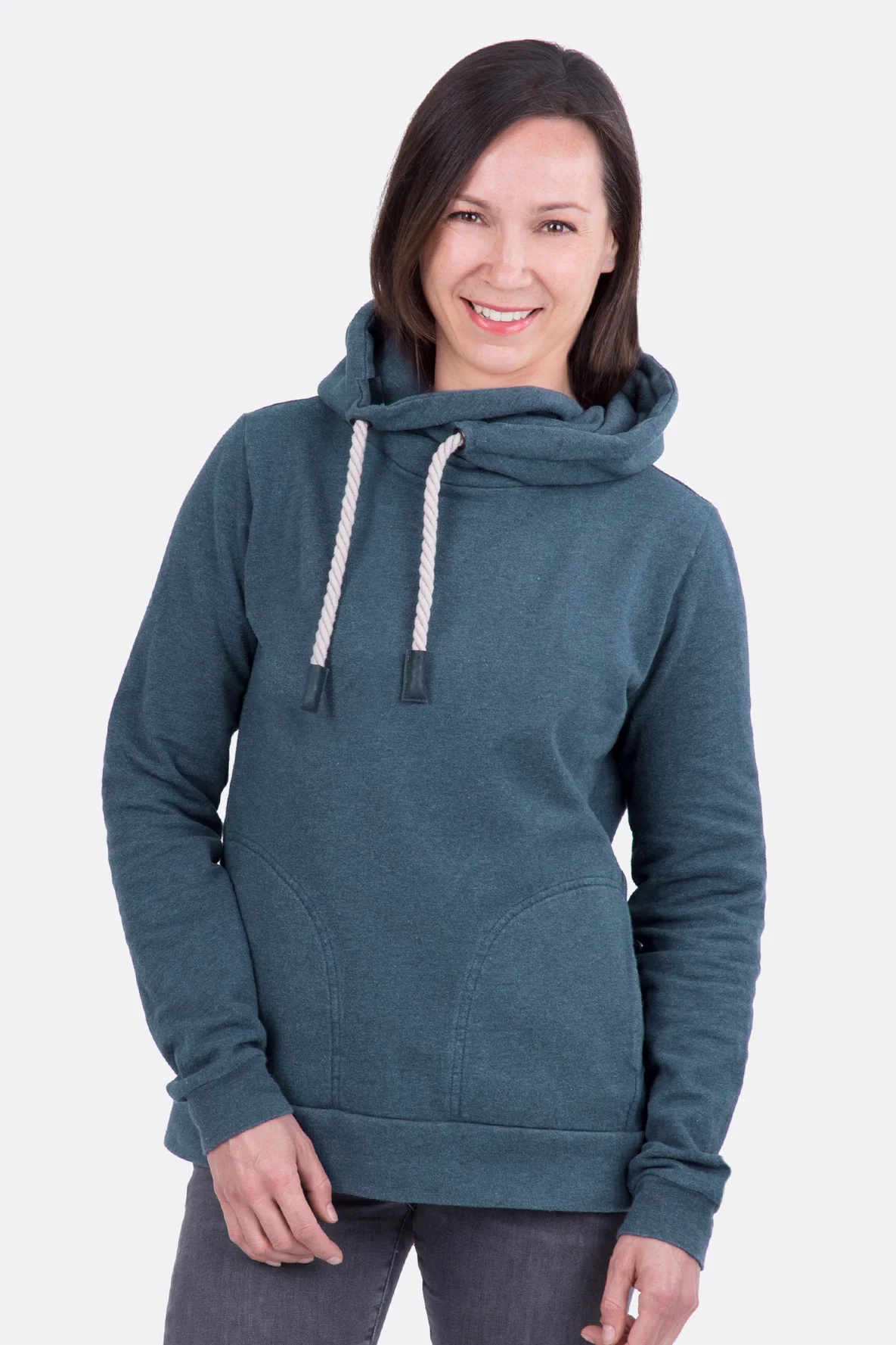 Hoodie Schnittmuster mit Wickelkapuze und Kordeln nähen