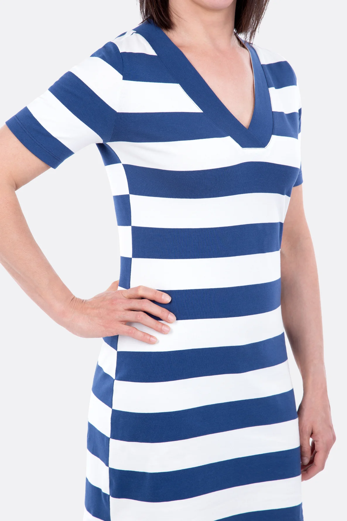 Schnittmuster Damen Jerseykleid mit V-Ausschnitt und Blockstreifen