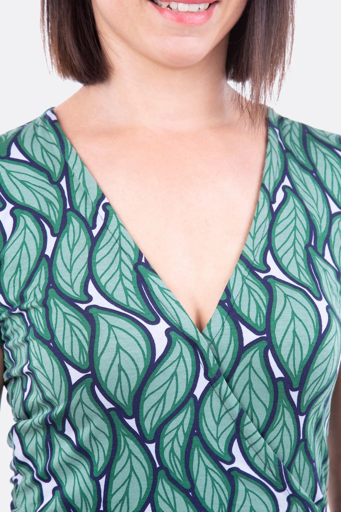 Nähanleitung für Wickelkleid mit Ausschnitt auf die feine Art