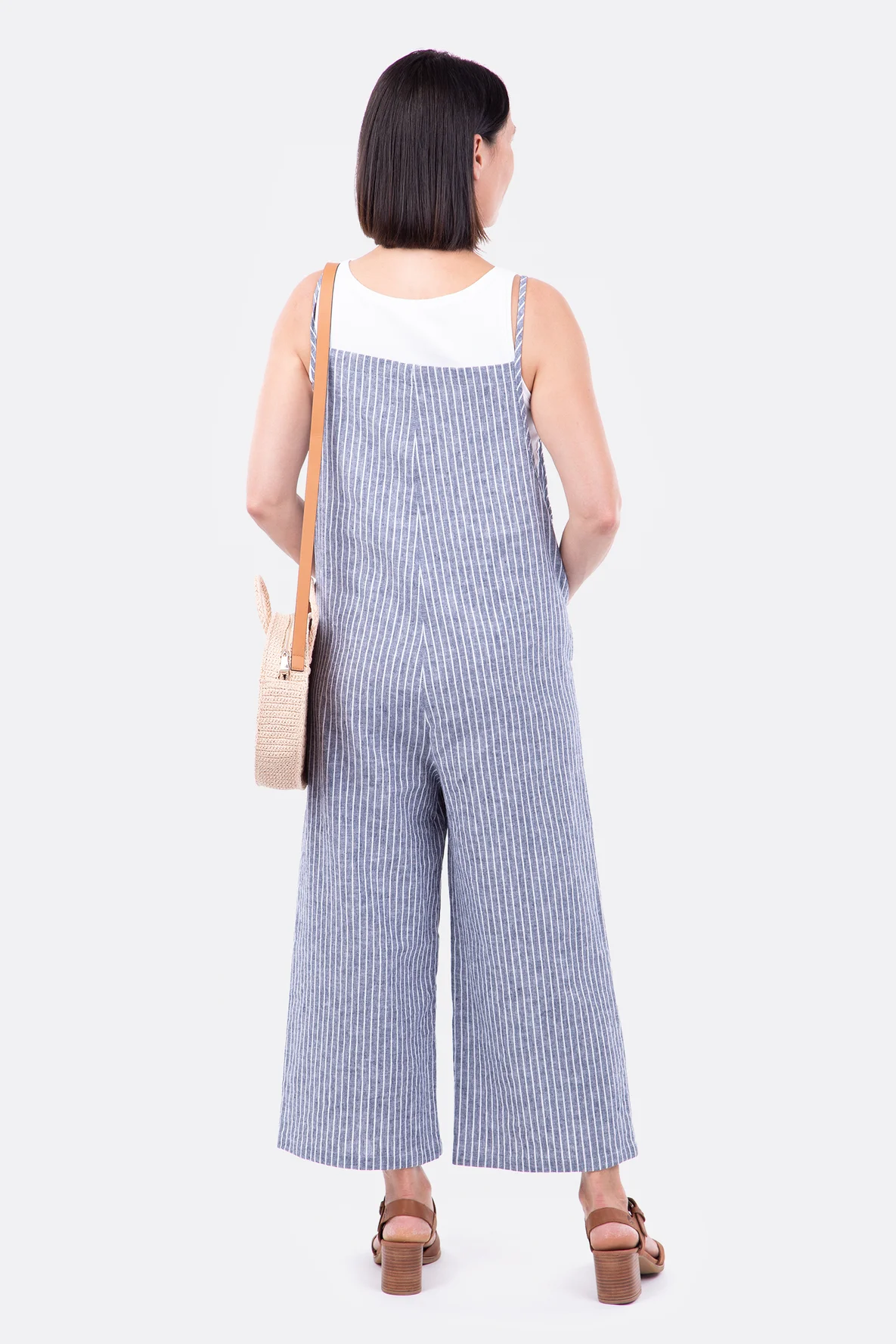 Schnittmuster Anleitung Sommer Latzhose aus Leinenstoff