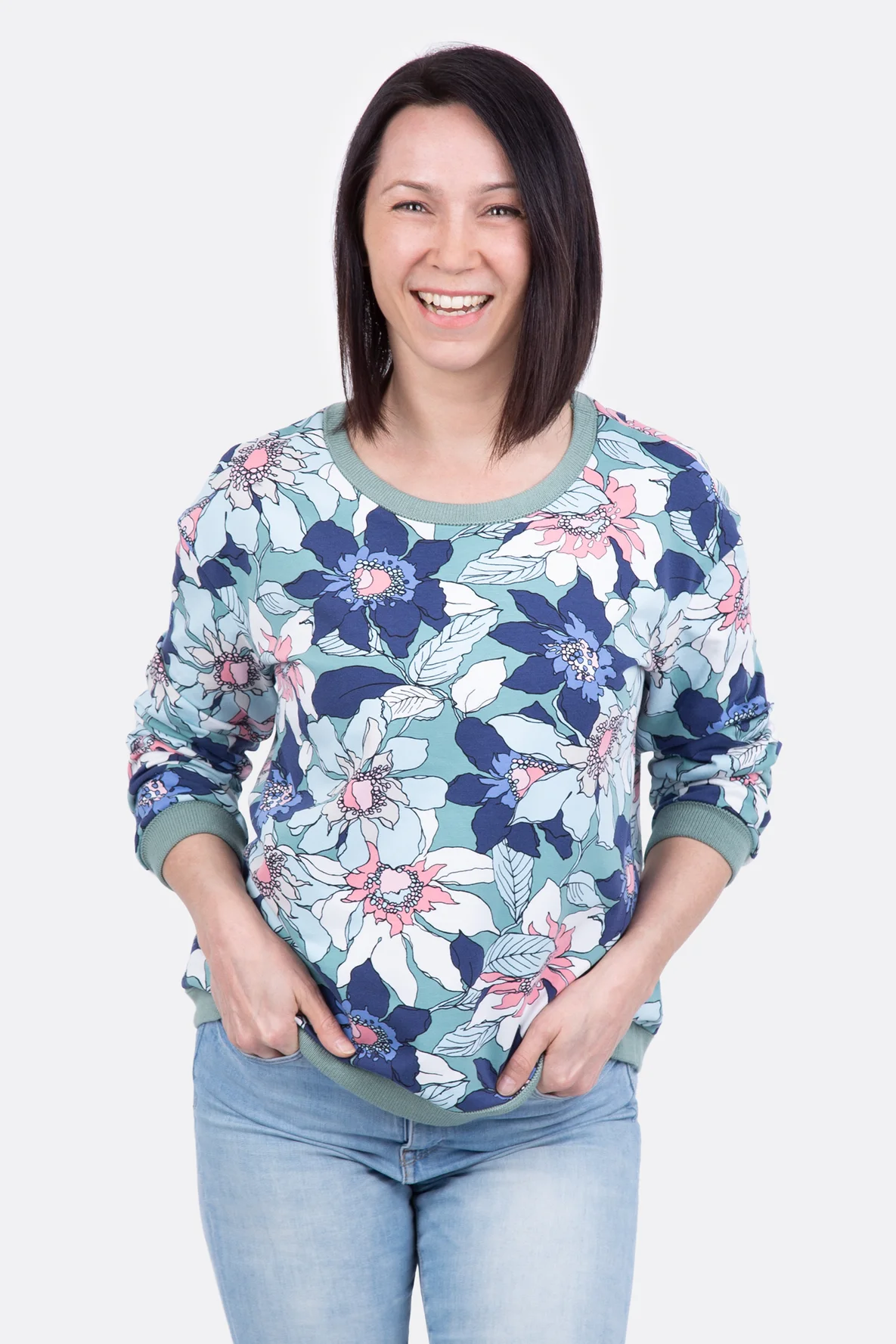 Schnittmuster Damen Sweatshirt Pullover mit Blumenmuster Selbernähen