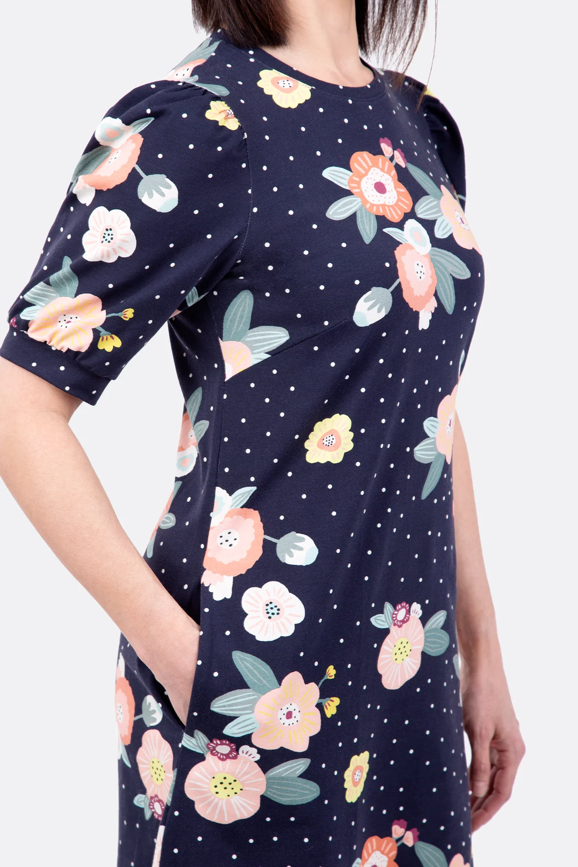 Schnittmuster Damenkleid mit nahttaschen Puffärmel Abnäher nähen