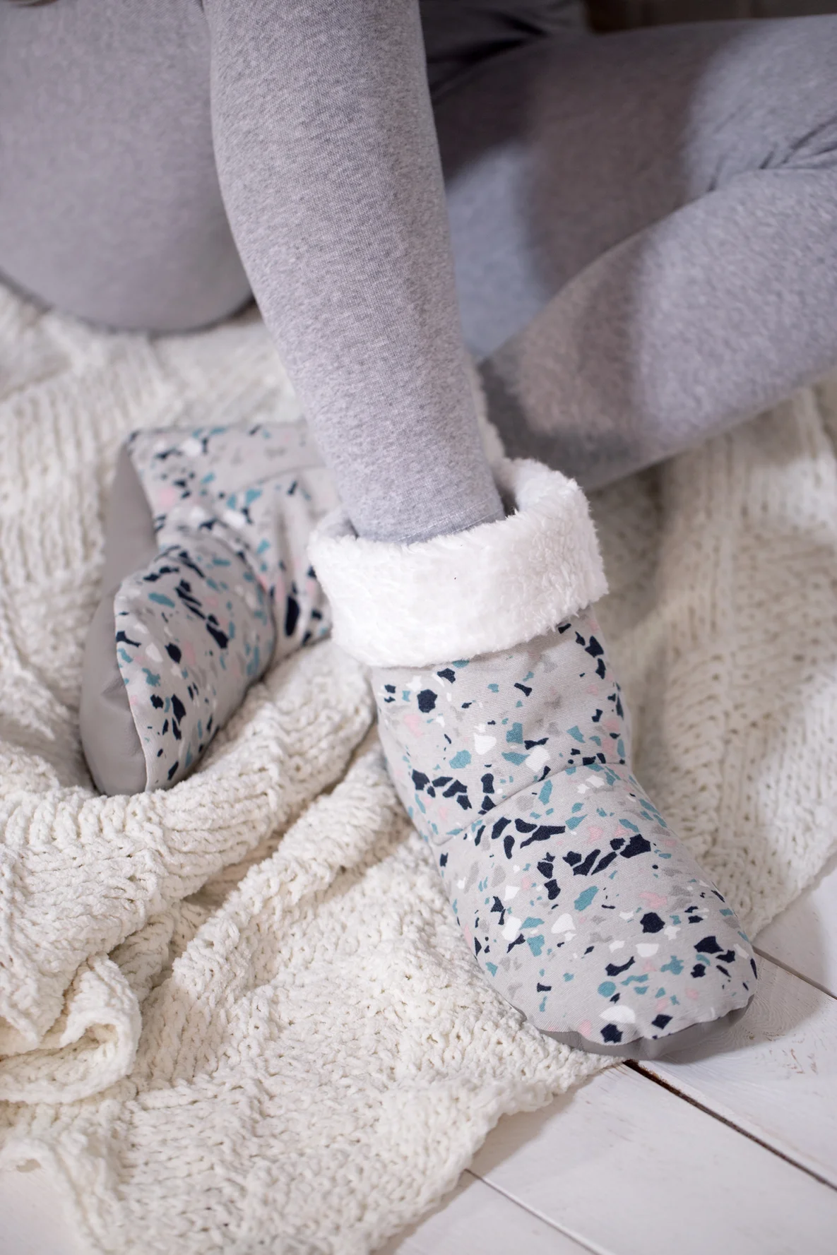 Freebie für kuschelige Hausschuhe für Erwachsene und Kinder