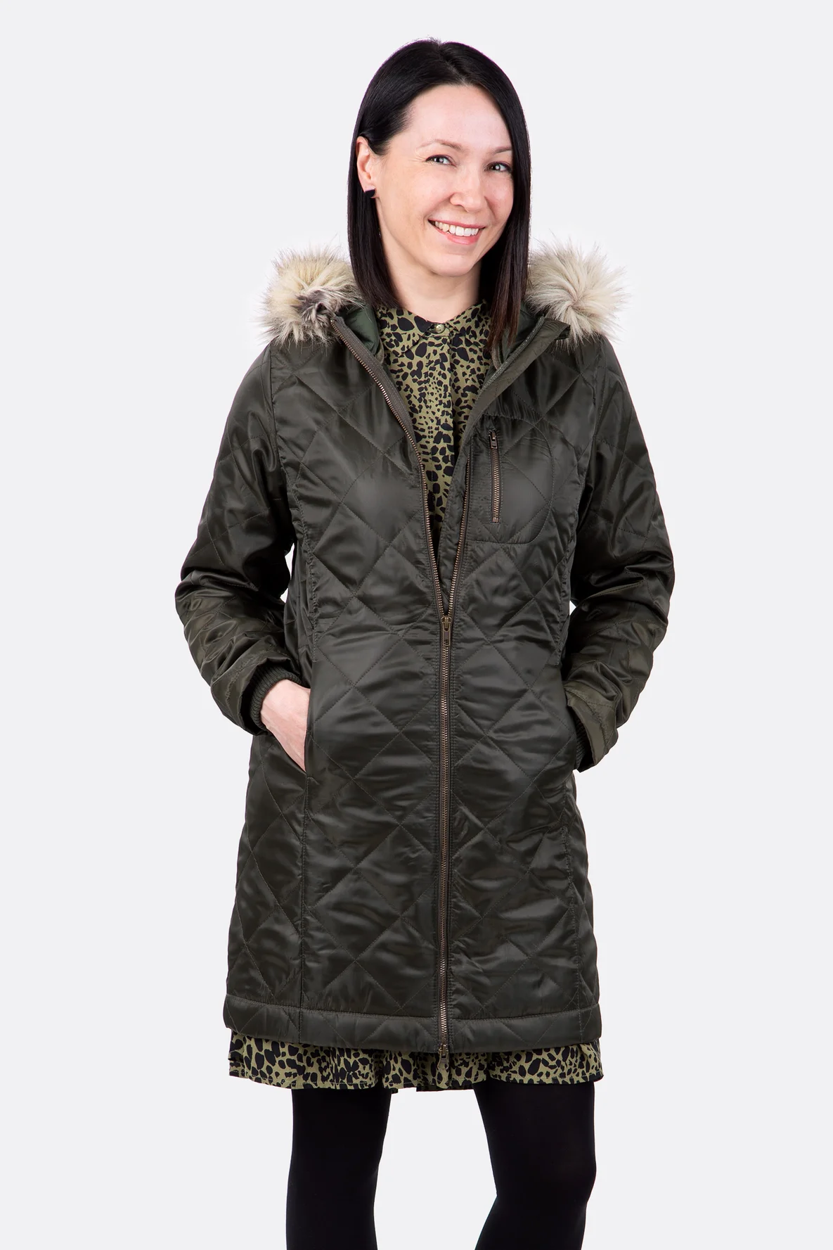 Schnittmuster Damenmantel aus Steppstoff mit Kapuze und Taschen nähen