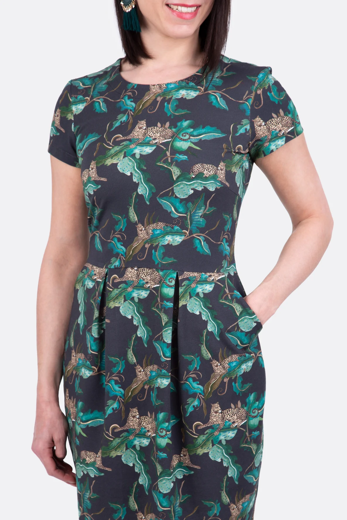 Nähanleitung Tulpenkleid mit Kellerfalten und Eingriffstaschen